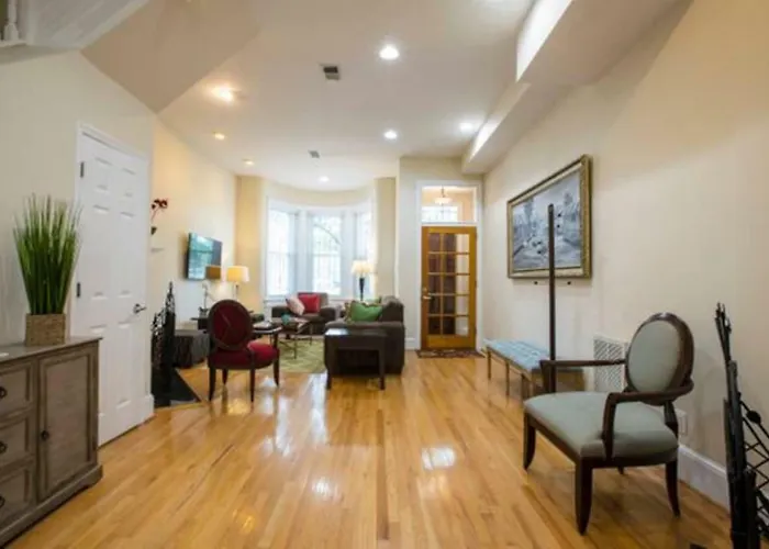 Convention Center/Logan Circle Large Cozy House.